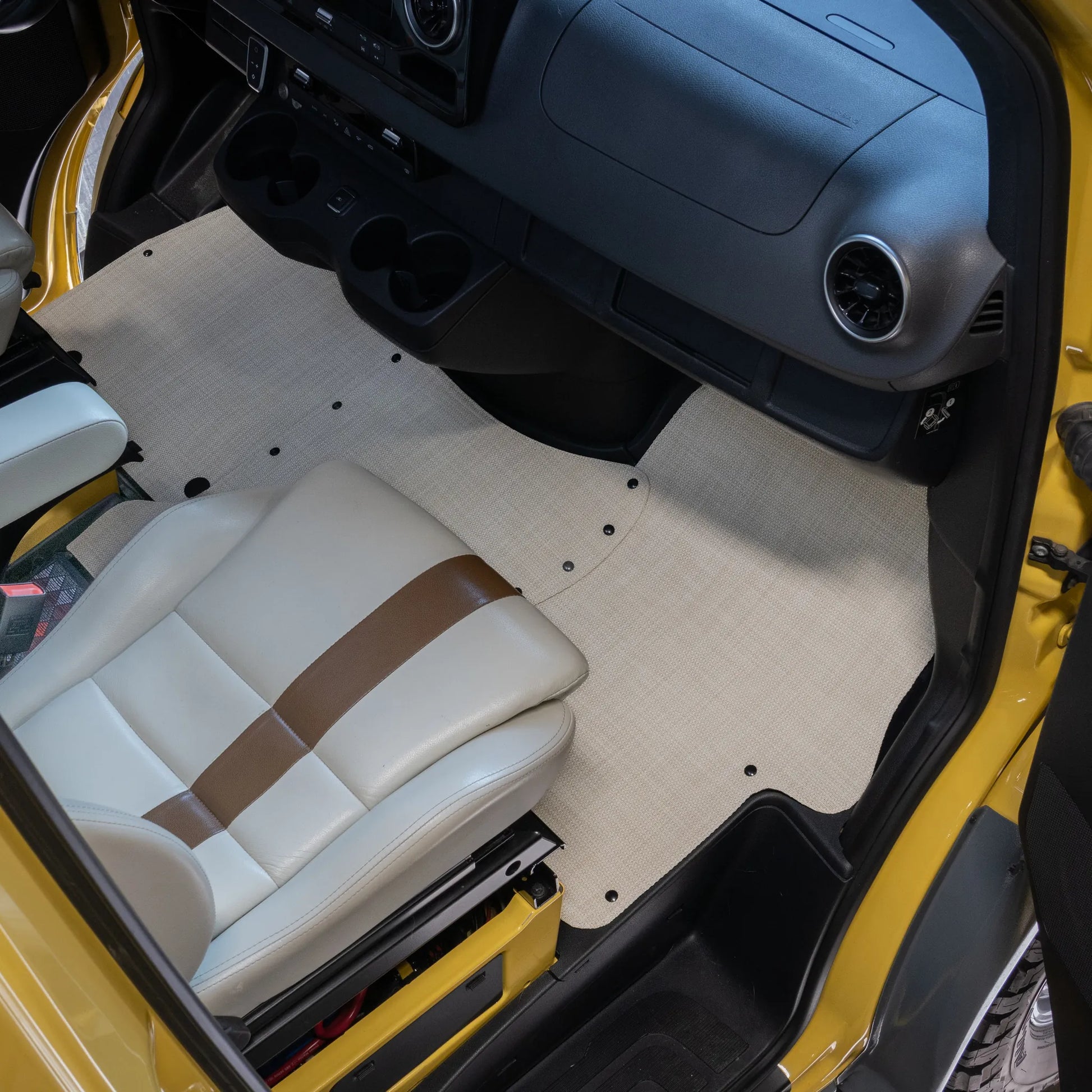 Nomad Vanz Matz in Barley installed in Mercedes-Benz Sprinter VS30 