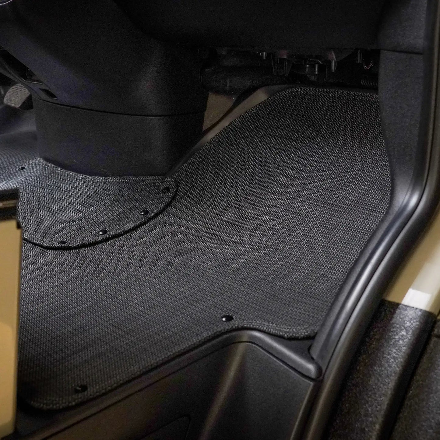 Nomad Vanz Matz in Meteor installed in Sprinter van passenger footwell